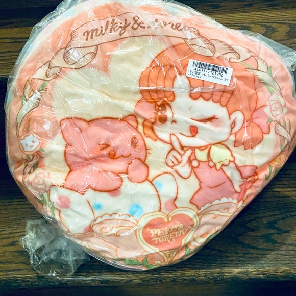 Toreba X Peko-chan Round Cushion 39cm - Picture 2 of 4